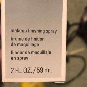 Make up finishing spray